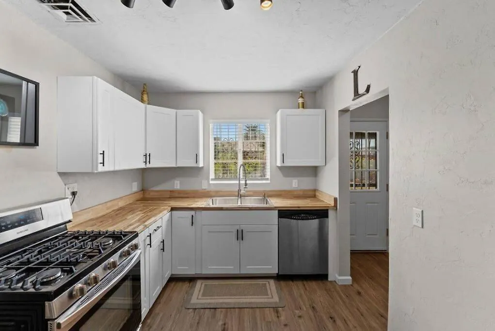 Spacious 3 Bedroom Home With 5 Beds-1