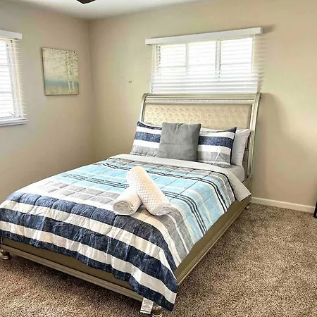 Spacious 3 Bedroom Home With 5 Beds-3