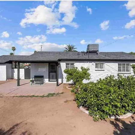 Spacious 3 Bedroom Home With 5 Beds-2